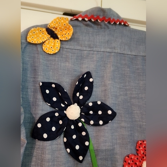 Vtg 70s Chambray Denim button down shirt with Patchwork flowers and butterfly - Picture 7 of 14
